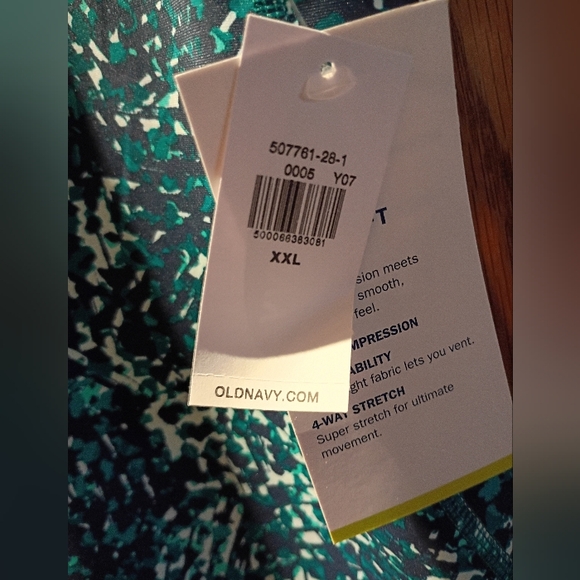 Old Navy Active Elevate Go Dry Crop Leggings - Picture 3 of 5